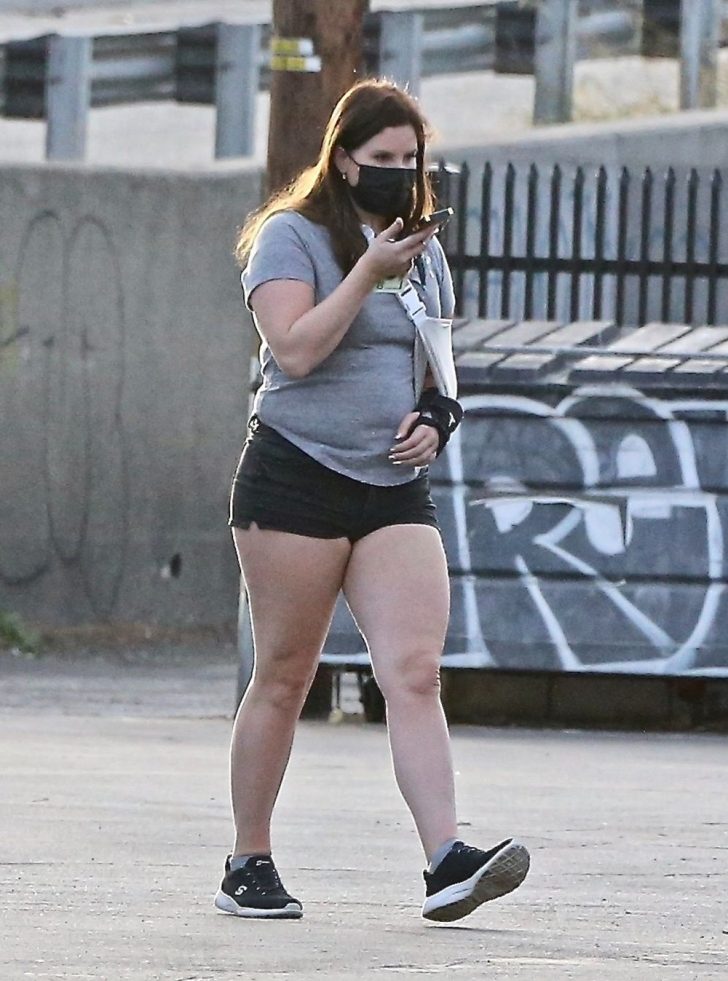 Lana Del Rey gained weight in quarantine Maraaz